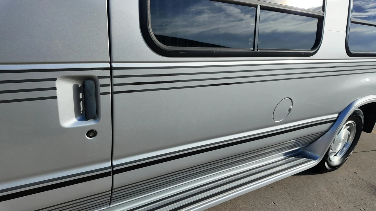 1994 Ford Econoline Van - Image 10 of 31