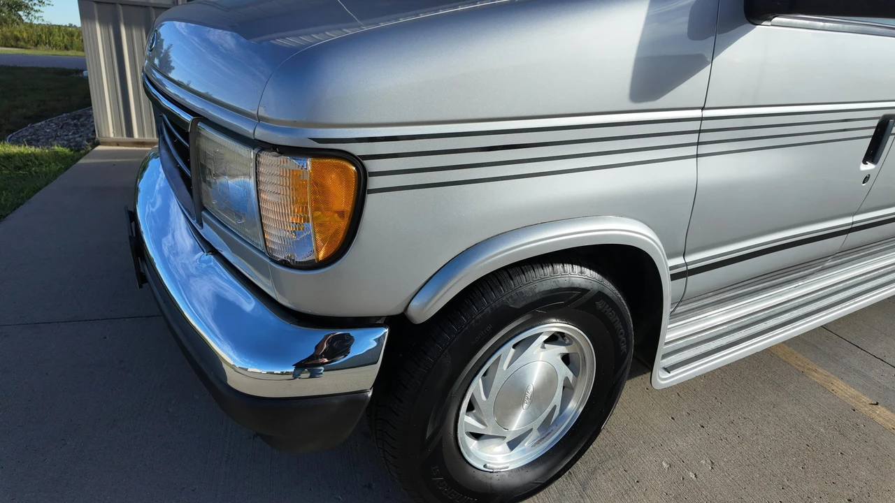 1994 Ford Econoline Van - Image 8 of 31