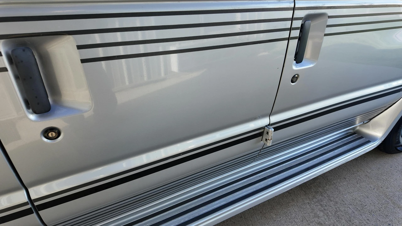 1994 Ford Econoline Van - Image 21 of 31