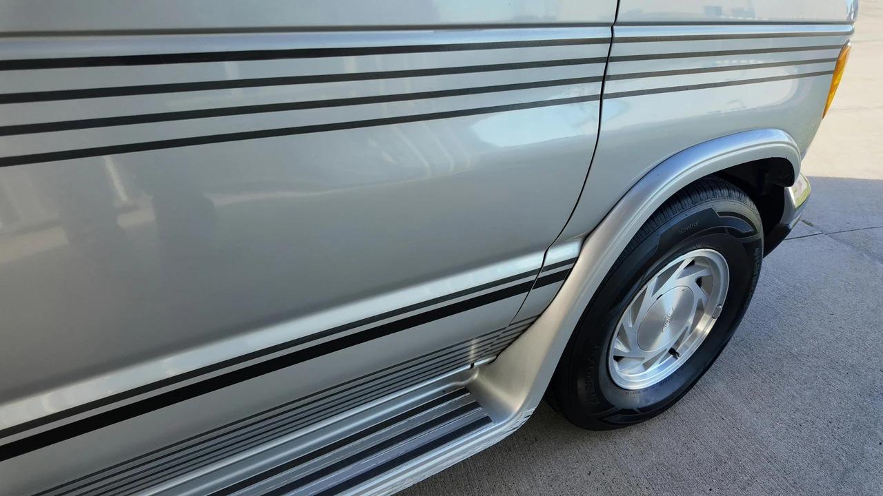1994 Ford Econoline Van - Image 22 of 31