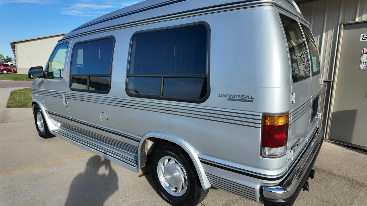1994 Ford Econoline Van - Image 3 of 31