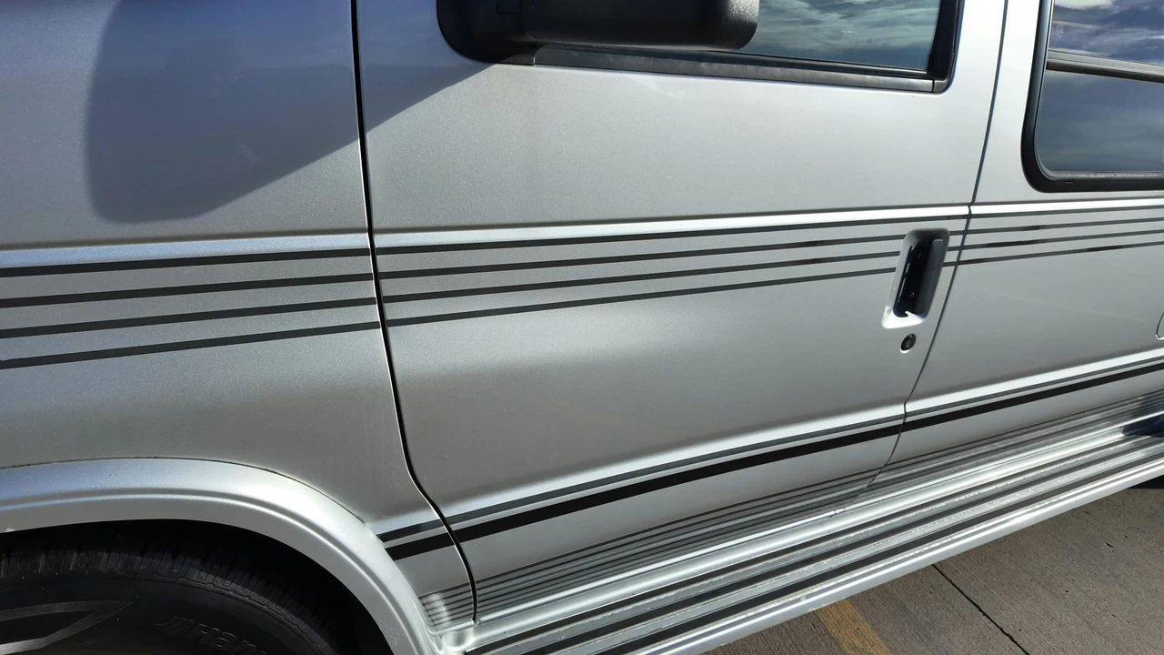 1994 Ford Econoline Van - Image 9 of 31