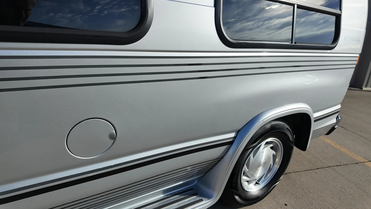 1994 Ford Econoline Van - Image 11 of 31