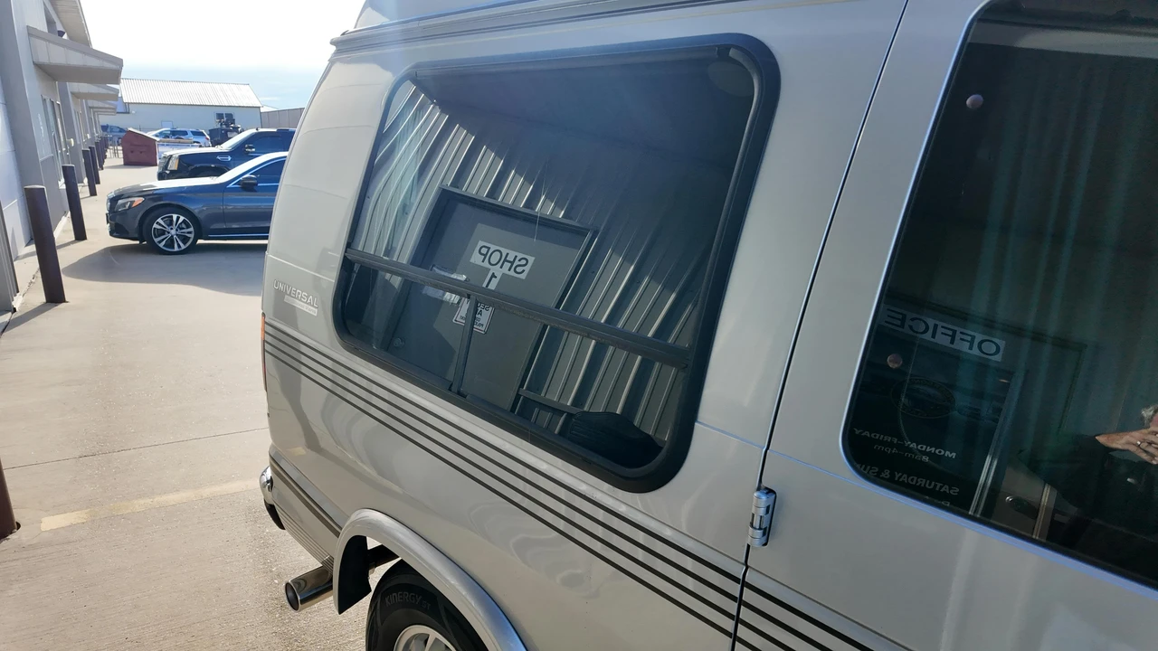1994 Ford Econoline Van - Image 30 of 31