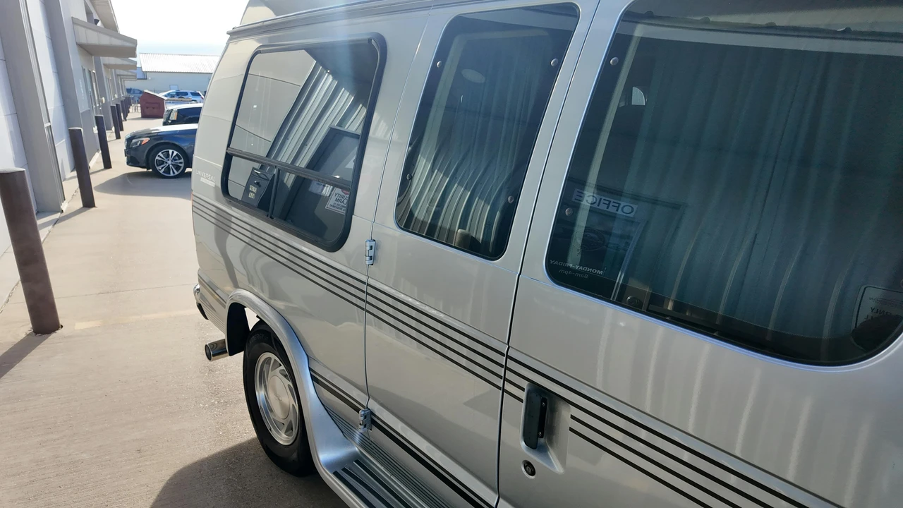 1994 Ford Econoline Van - Image 29 of 31