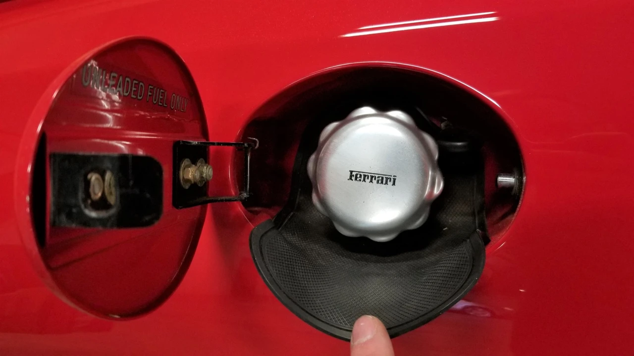 1994 Ferrari 348 Spider - Image 24 of 31
