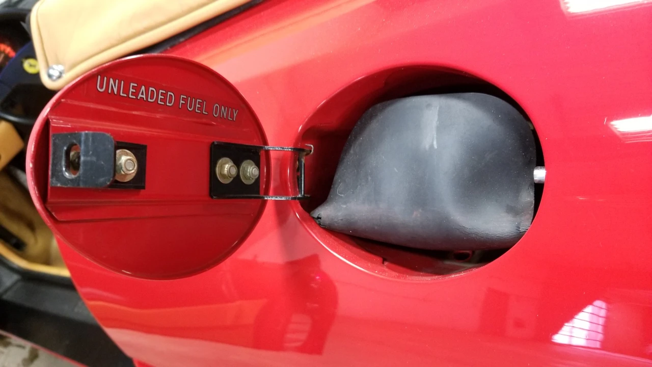 1994 Ferrari 348 Spider - Image 25 of 31