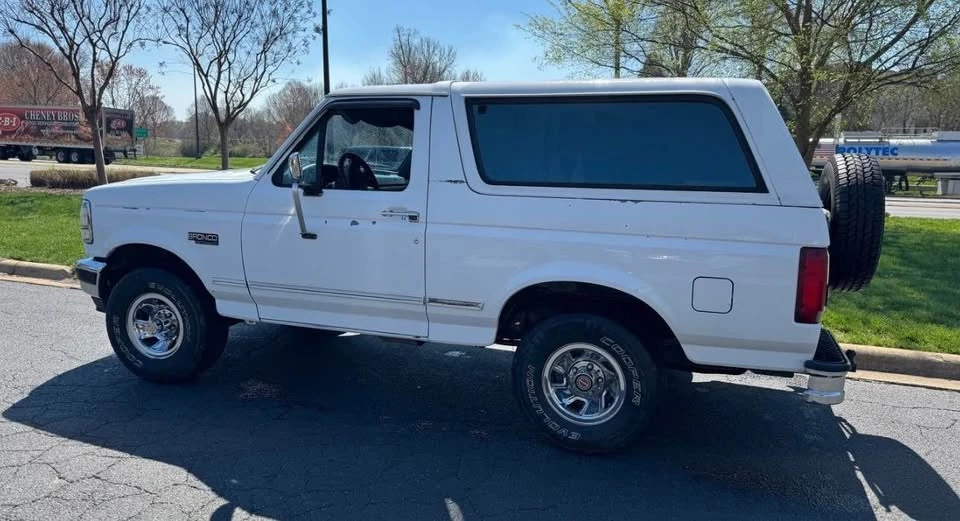 1994 Ford Bronco 5th Gen - Image 2 of 15