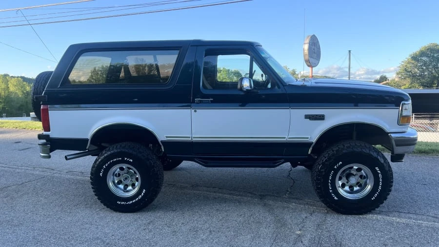 1994 Ford Bronco 5th Gen - Image 2 of 15