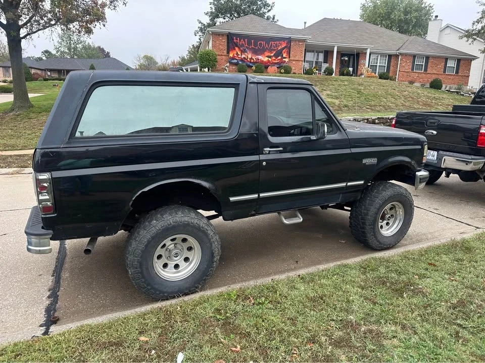 1994 Ford Bronco 4th Gen - Image 2 of 11