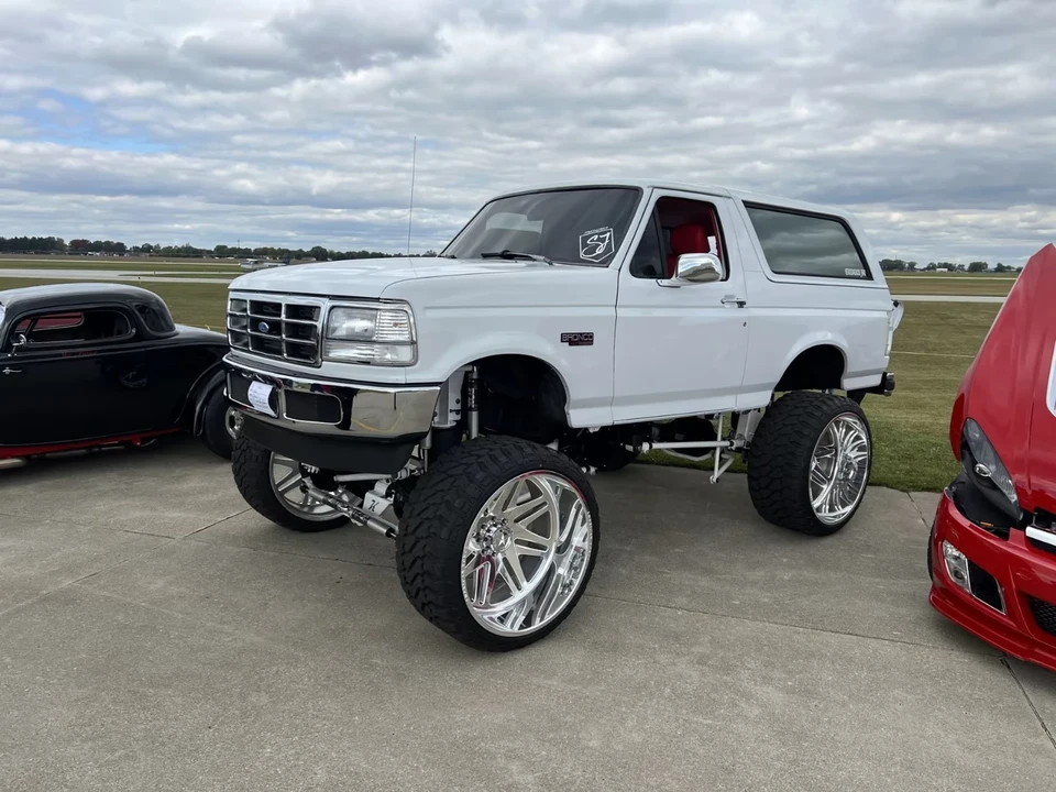 1994 Ford Bronco 5th Gen - Image 2 of 21