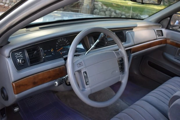 1994 Ford Crown Victoria - Image 5 of 7