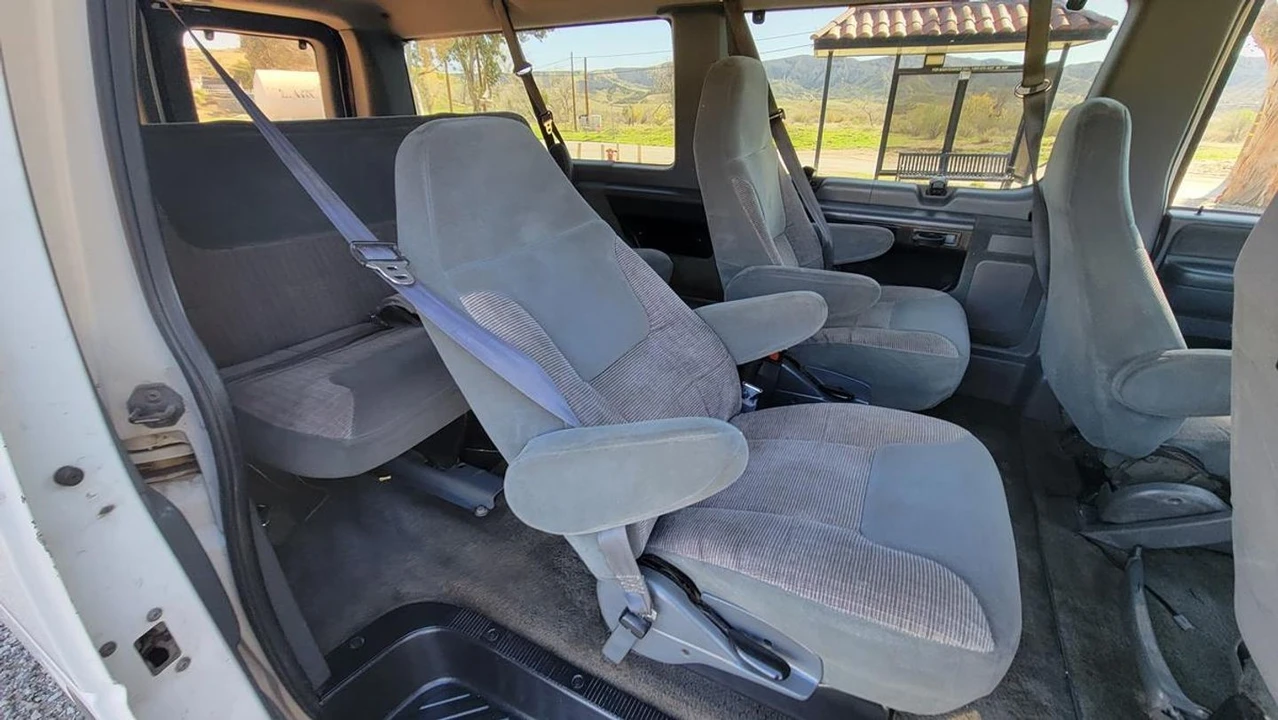 1994 Ford Econoline Van - Image 15 of 21