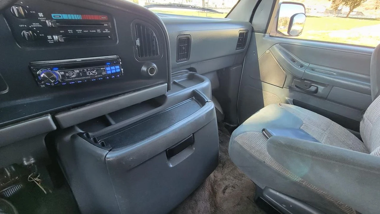 1994 Ford Econoline Van - Image 19 of 21