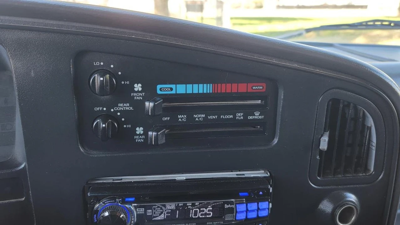 1994 Ford Econoline Van - Image 20 of 21