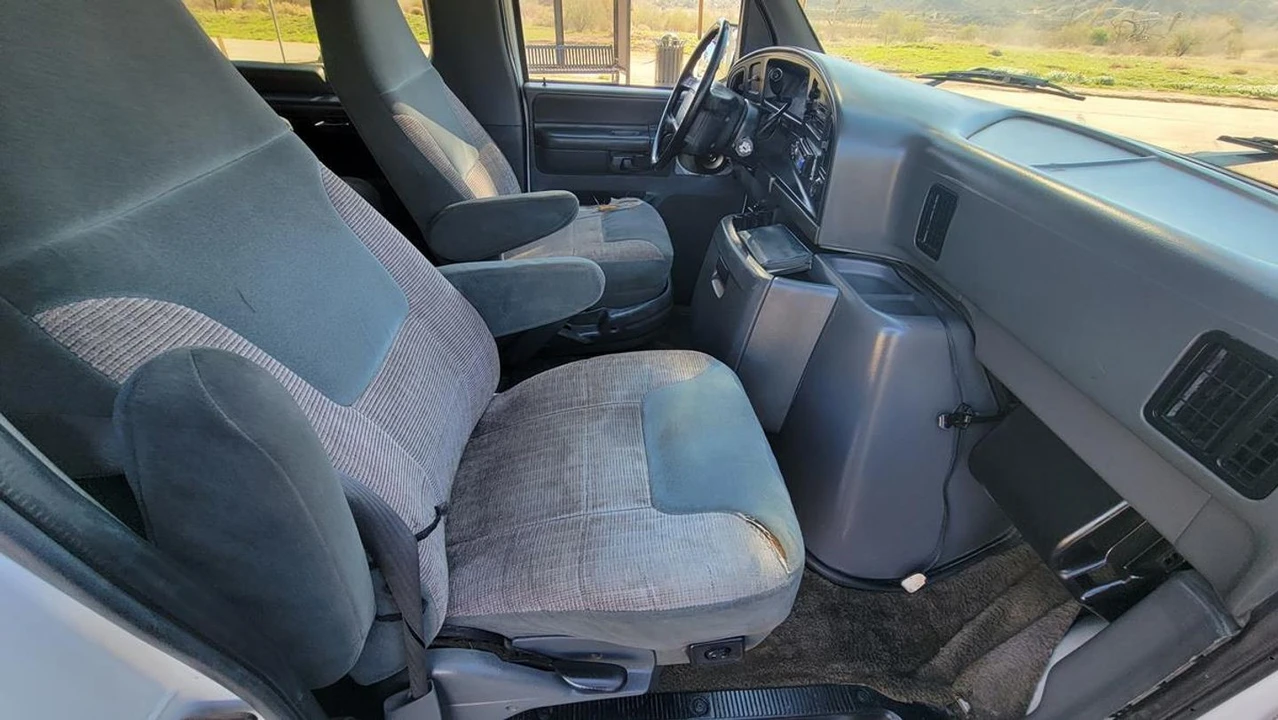 1994 Ford Econoline Van - Image 13 of 21