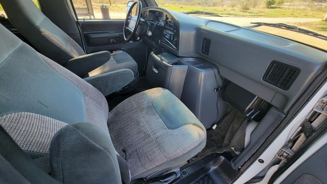 1994 Ford Econoline Van - Image 9 of 21