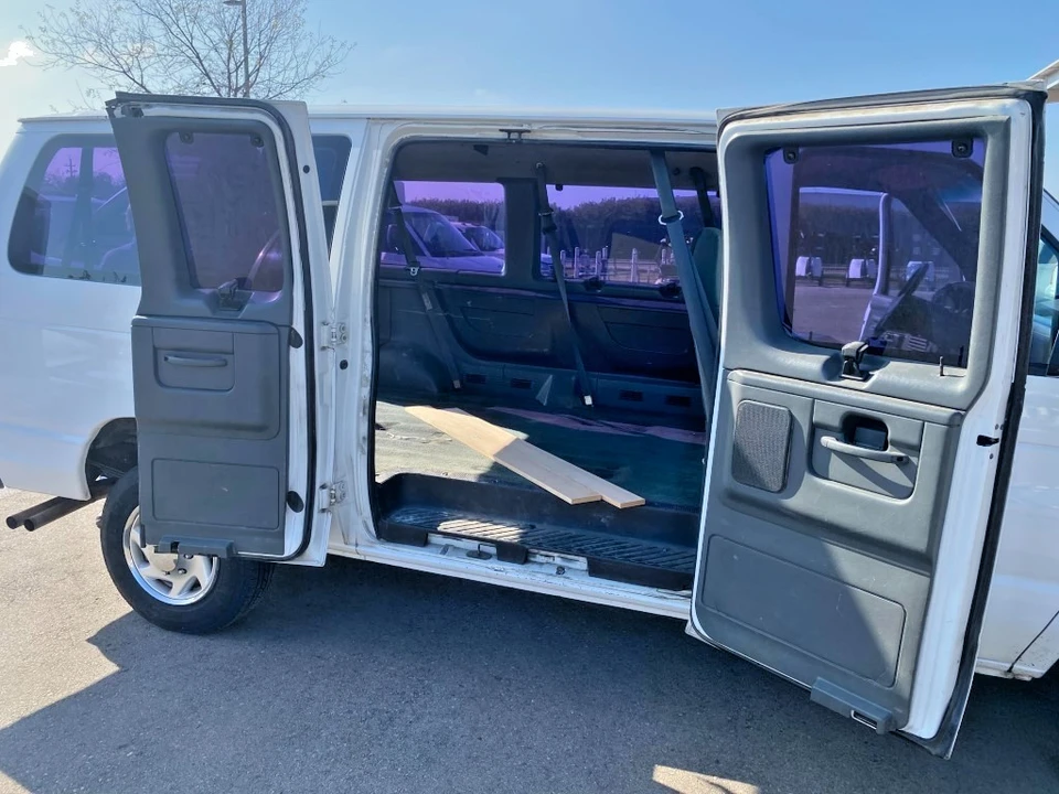 1994 Ford Econoline Van - Image 9 of 20