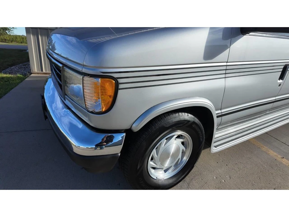 1994 Ford Econoline Van - Image 10 of 31