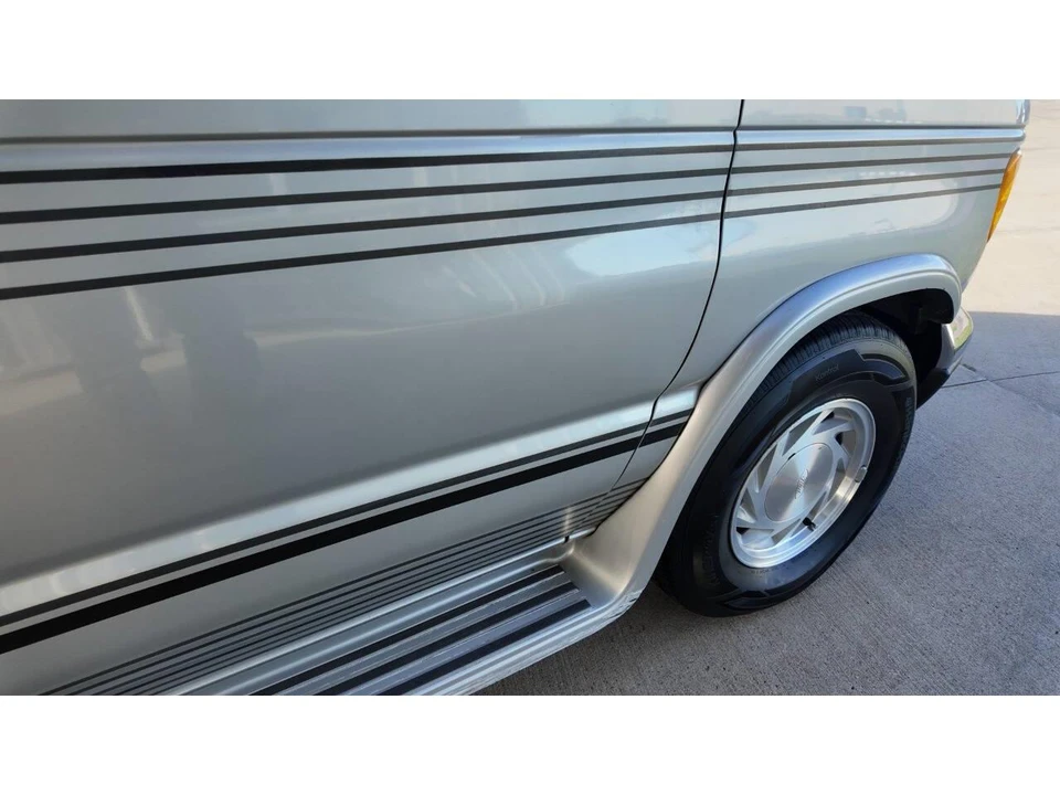1994 Ford Econoline Van - Image 24 of 31