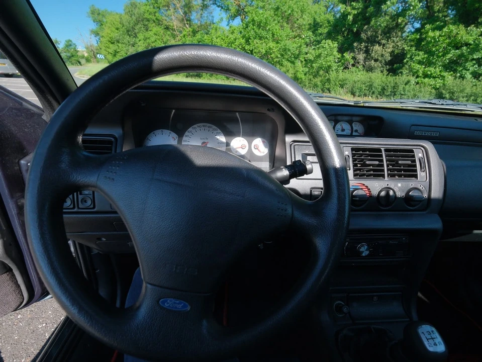 1994 Ford Escort RS Cosworth - Image 26 of 31