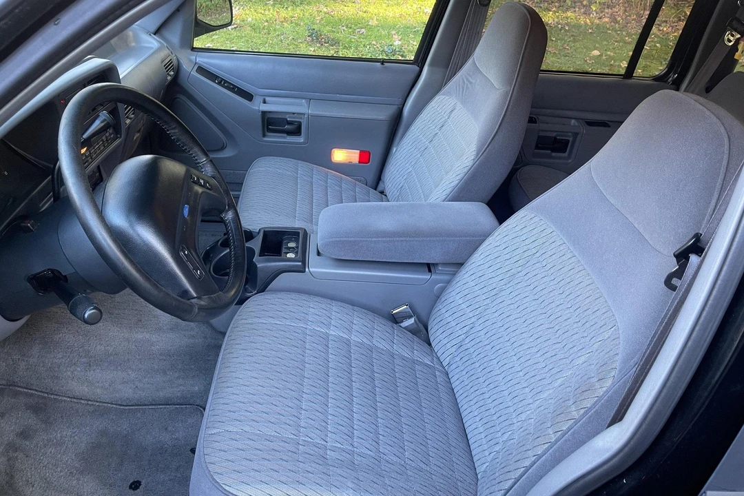 1994 Ford Explorer 1st Gen - Image 27 of 31