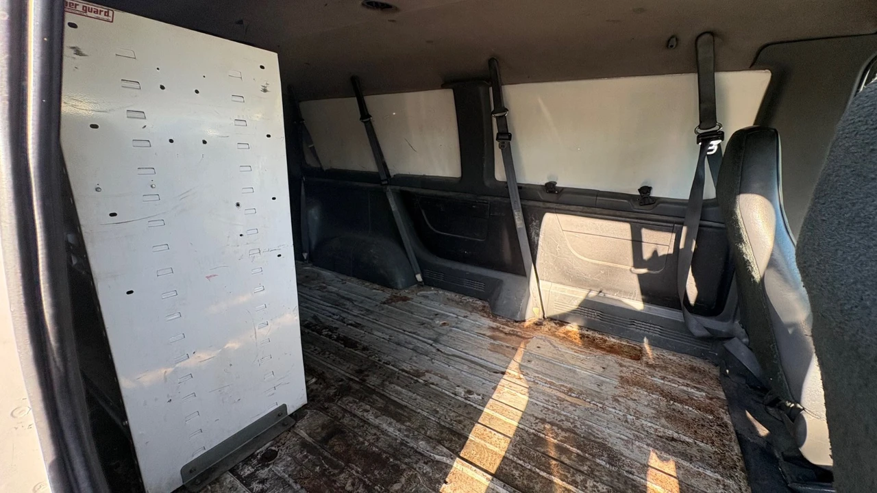 1994 Ford Econoline Van - Image 12 of 17