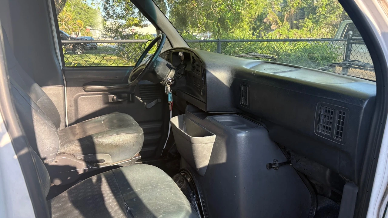 1994 Ford Econoline Van - Image 9 of 17