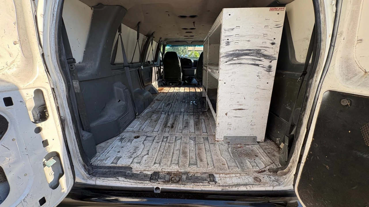 1994 Ford Econoline Van - Image 11 of 17