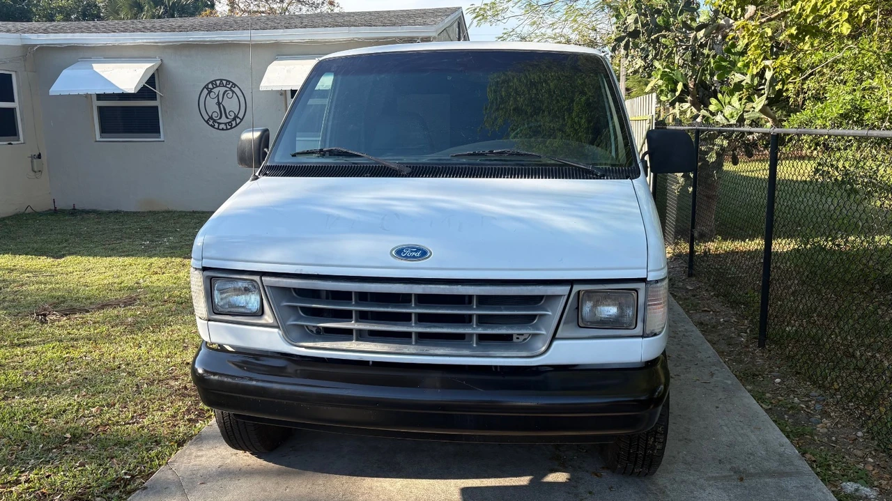 1994 Ford Econoline Van - Image 15 of 17