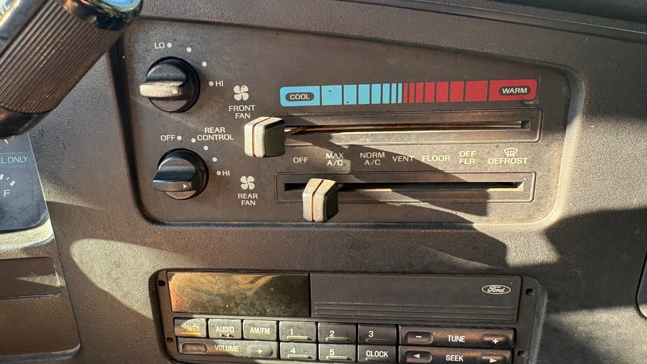 1994 Ford Econoline Van - Image 10 of 17