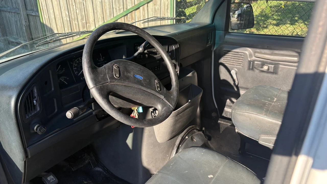 1994 Ford Econoline Van - Image 8 of 17