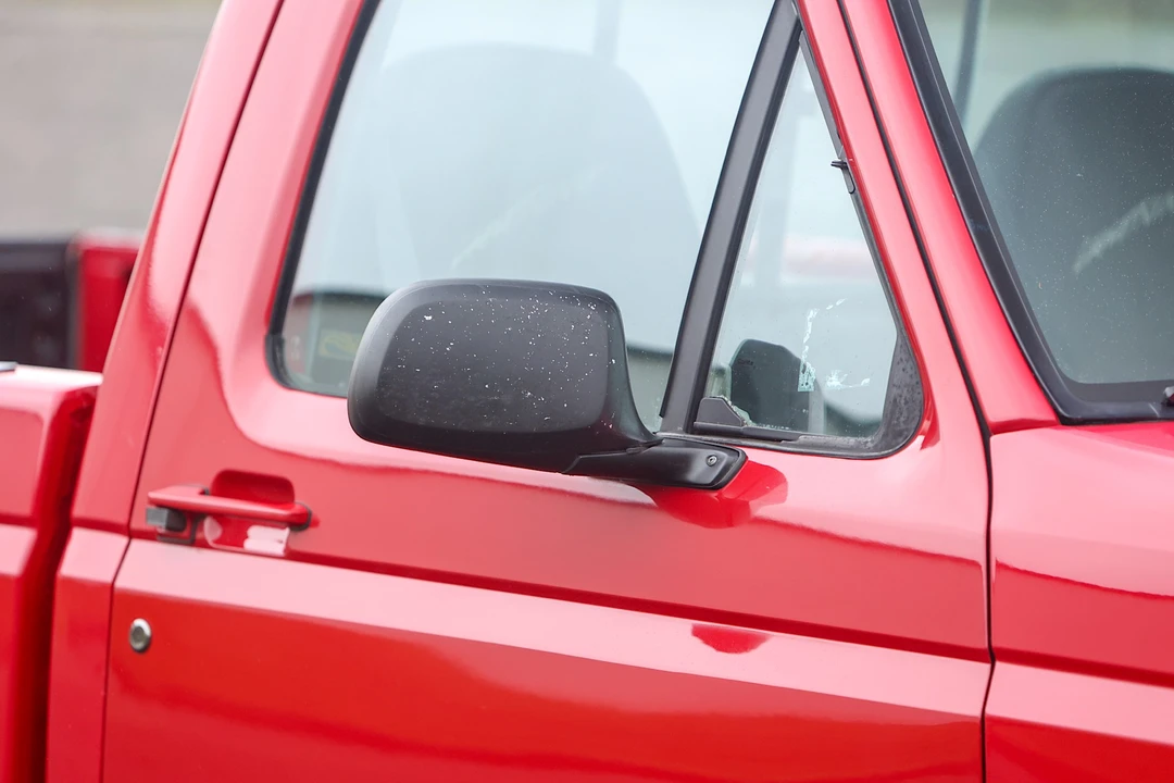 1994 Ford F-150 SVT Lightning 9th Gen - Image 17 of 31