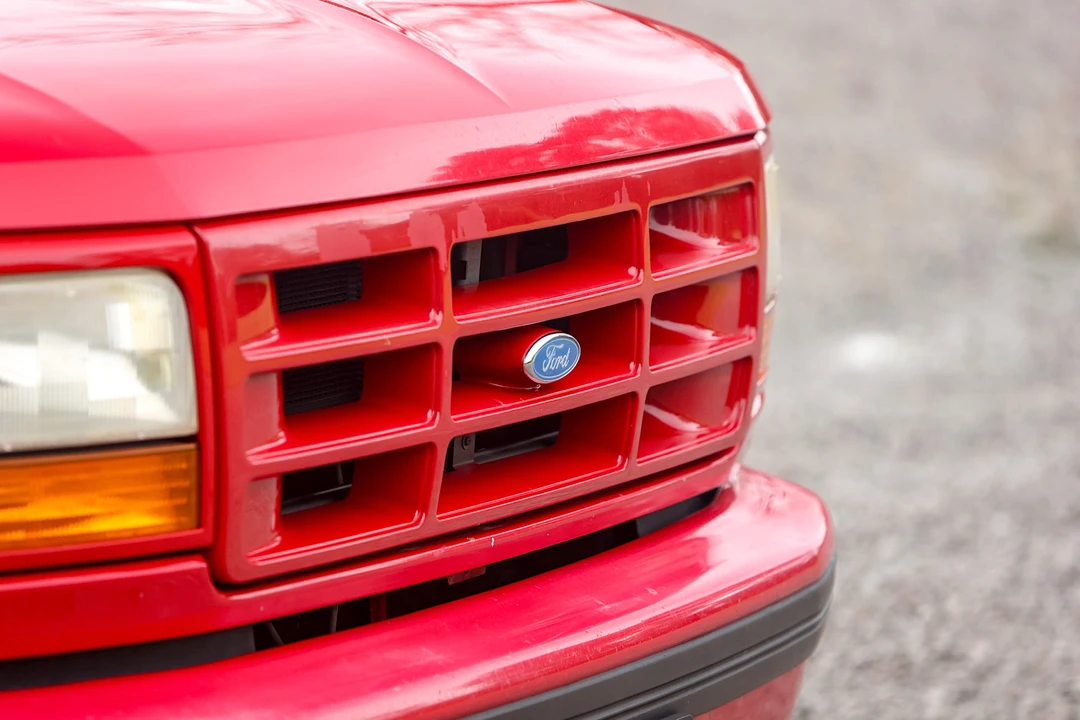1994 Ford F-150 SVT Lightning 9th Gen - Image 15 of 31