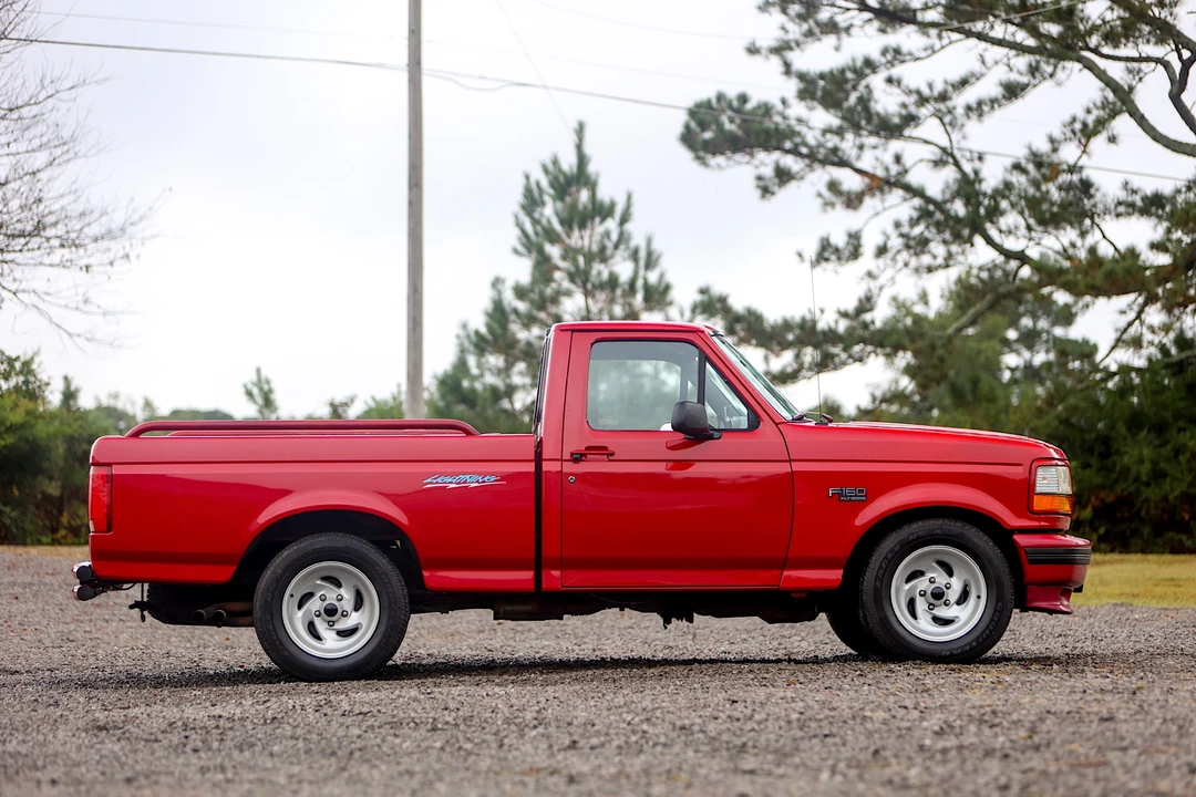 1994 Ford F-150 SVT Lightning 9th Gen - Image 10 of 31