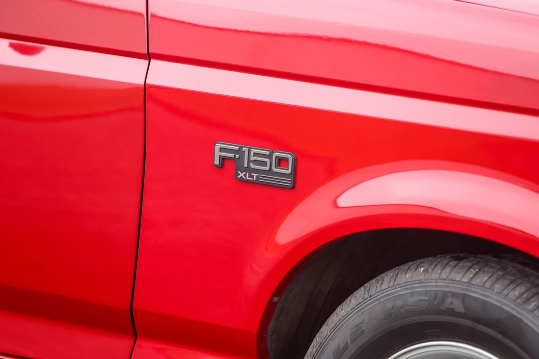 1994 Ford F-150 SVT Lightning 9th Gen - Image 16 of 31