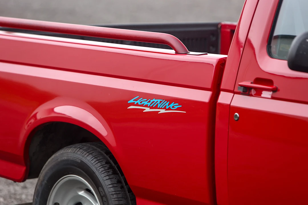 1994 Ford F-150 SVT Lightning 9th Gen - Image 3 of 31