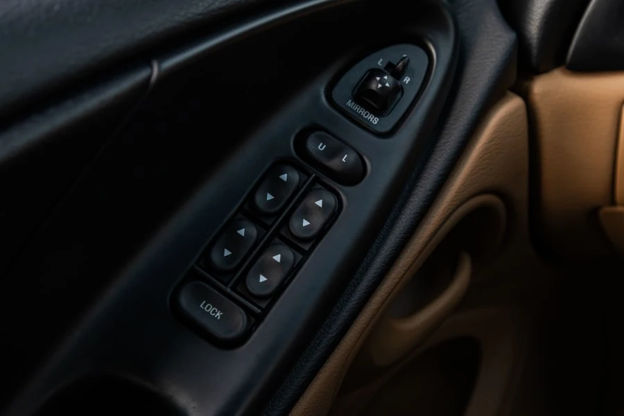 1994 Ford SN95 Mustang Cobra - Image 29 of 31