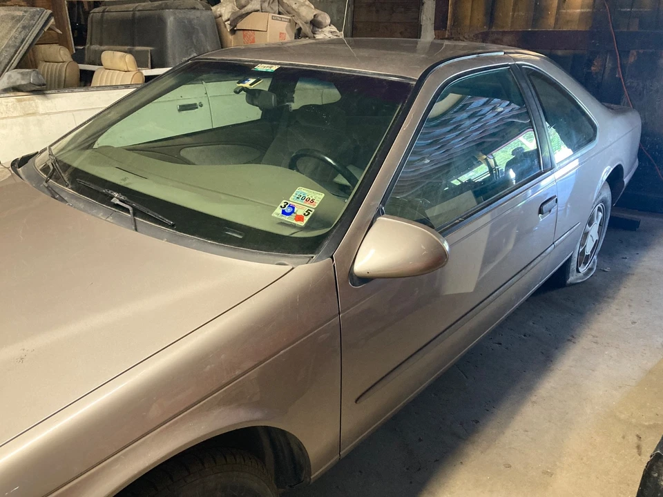 1994 Ford Thunderbird 10th Gen - Image 2 of 10