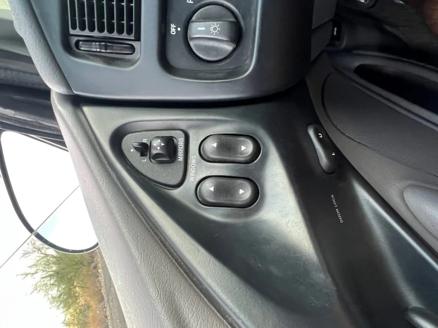 1994 Ford Thunderbird 10th Gen - Image 8 of 11
