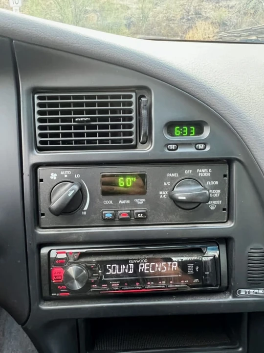 1994 Ford Thunderbird 10th Gen - Image 6 of 11