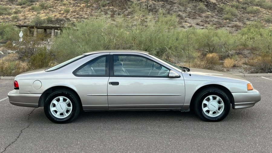 1994 Ford Thunderbird 10th Gen - Image 2 of 11