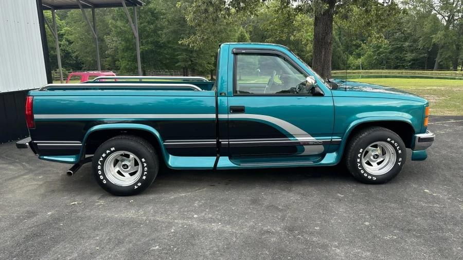 1994 GMC Sierra 1st Gen - Image 2 of 14
