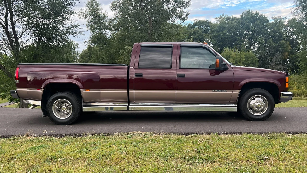 1994 GMC Sierra 1st Gen - Image 2 of 11