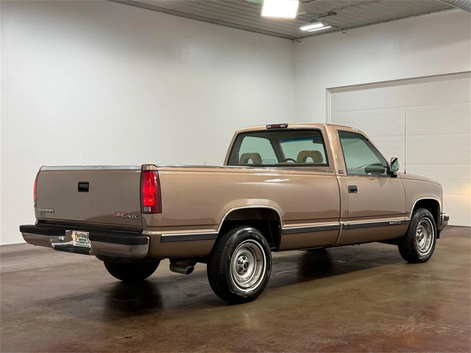 1994 GMC C/K - Image 4 of 31