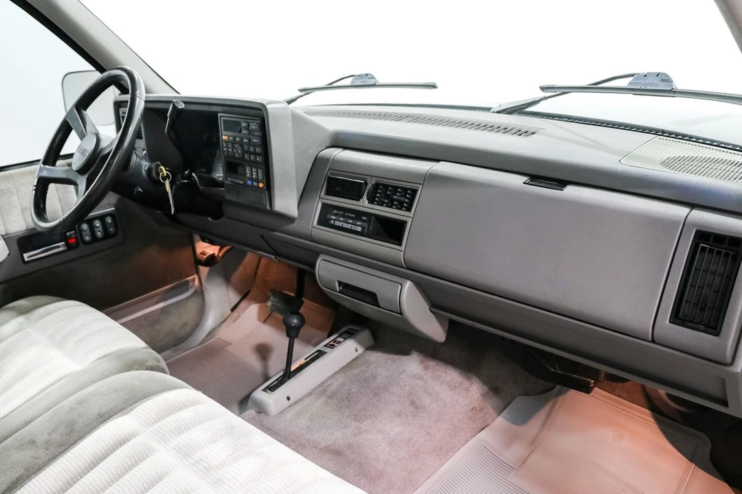 1994 GMC C/K - Image 16 of 21