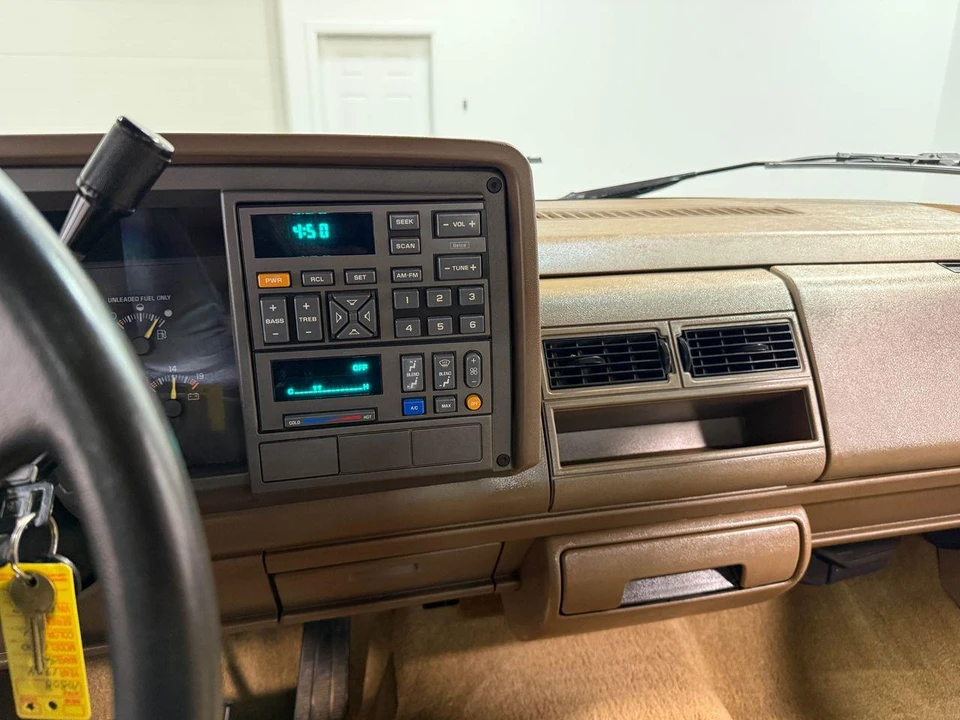 1994 GMC Sierra 1st Gen - Image 29 of 31
