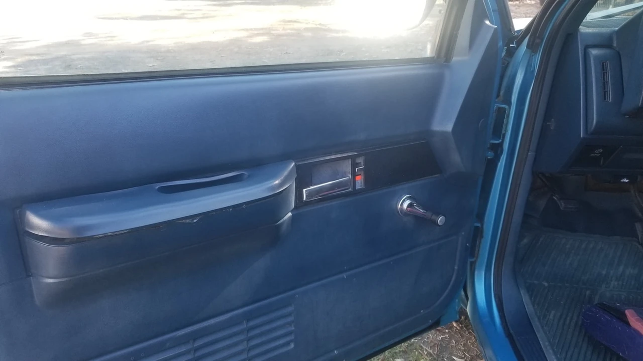 1994 GMC Sierra 1st Gen - Image 10 of 14