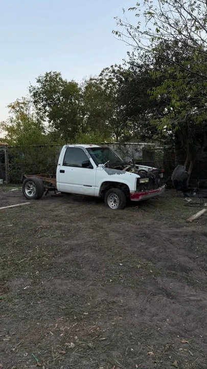 1994 GMC Sierra 1st Gen - Image 2 of 3