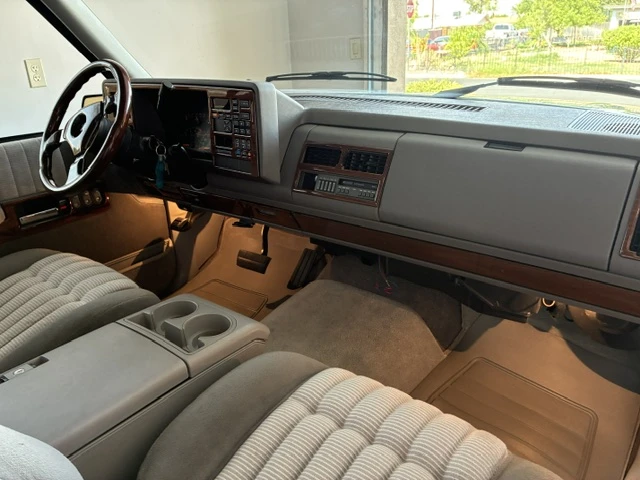 1994 GMC Sierra 1st Gen - Image 10 of 13